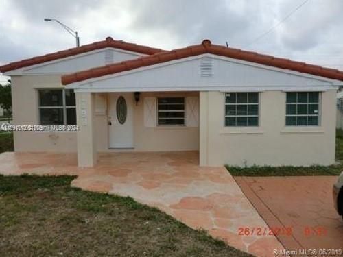 For Rent: $4,000 (4 beds, 3 baths, 1276 Square Feet)
