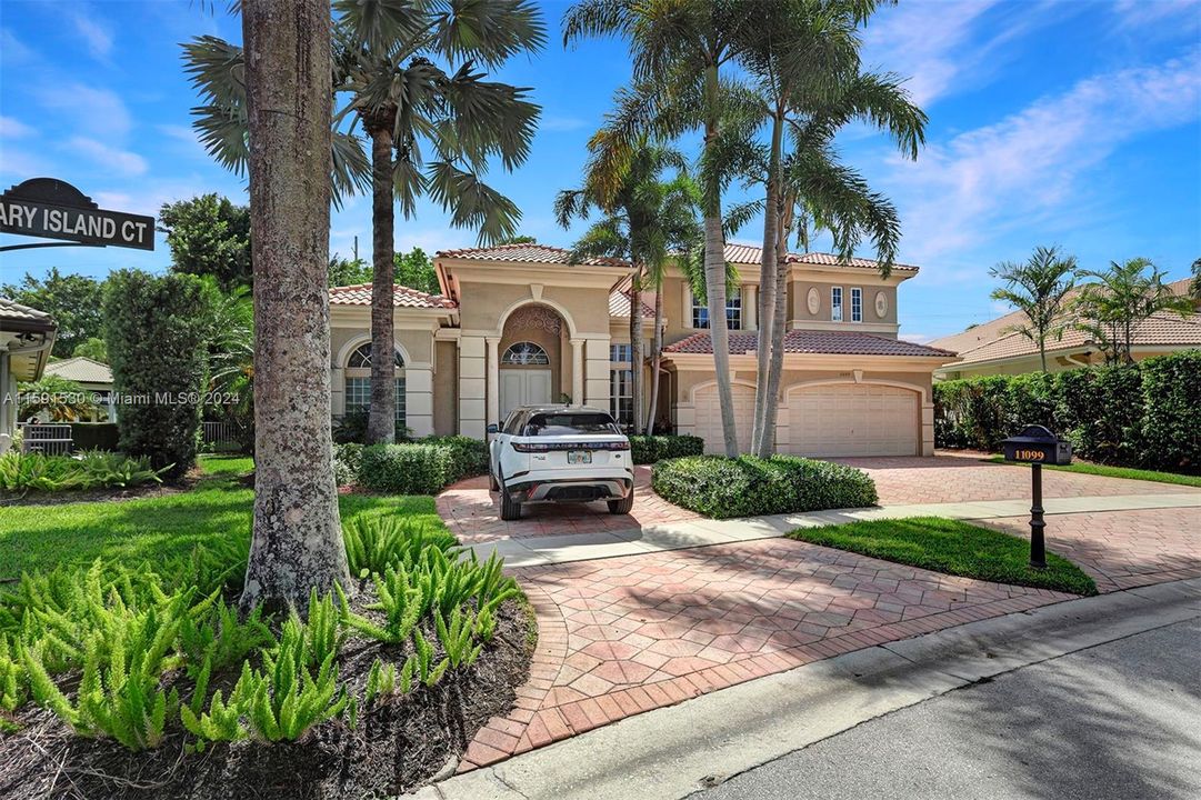 For Sale: $1,999,999 (4 beds, 3 baths, 3723 Square Feet)