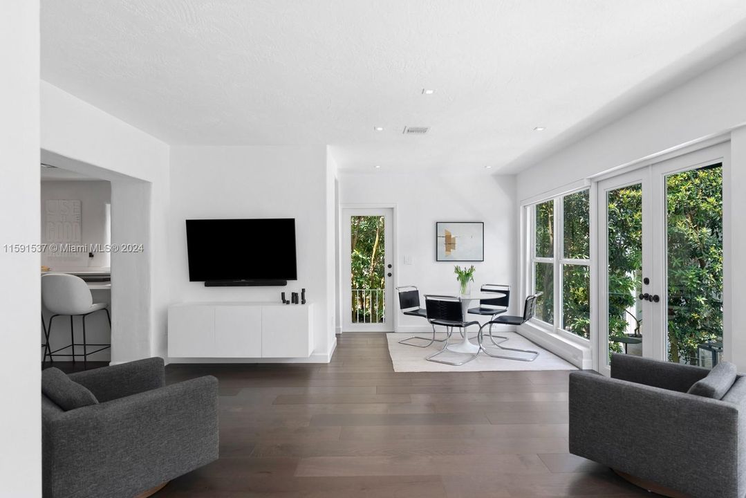 Recently Sold: $1,798,000 (2 beds, 1 baths, 1711 Square Feet)