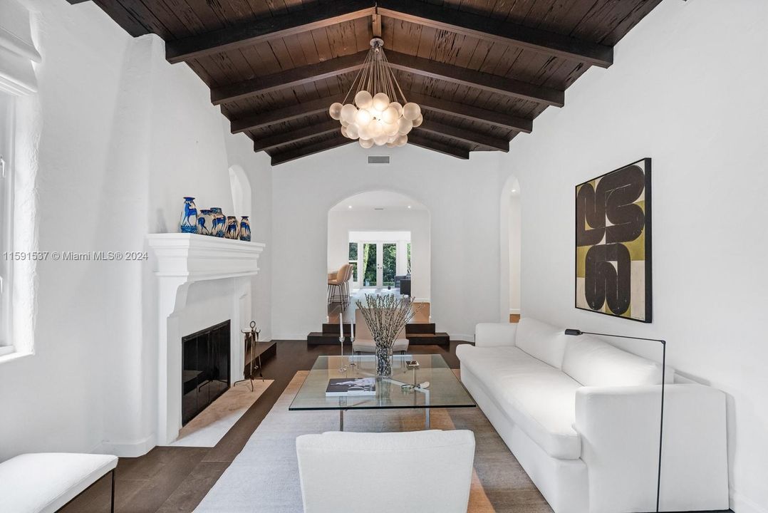 Recently Sold: $1,798,000 (2 beds, 1 baths, 1711 Square Feet)