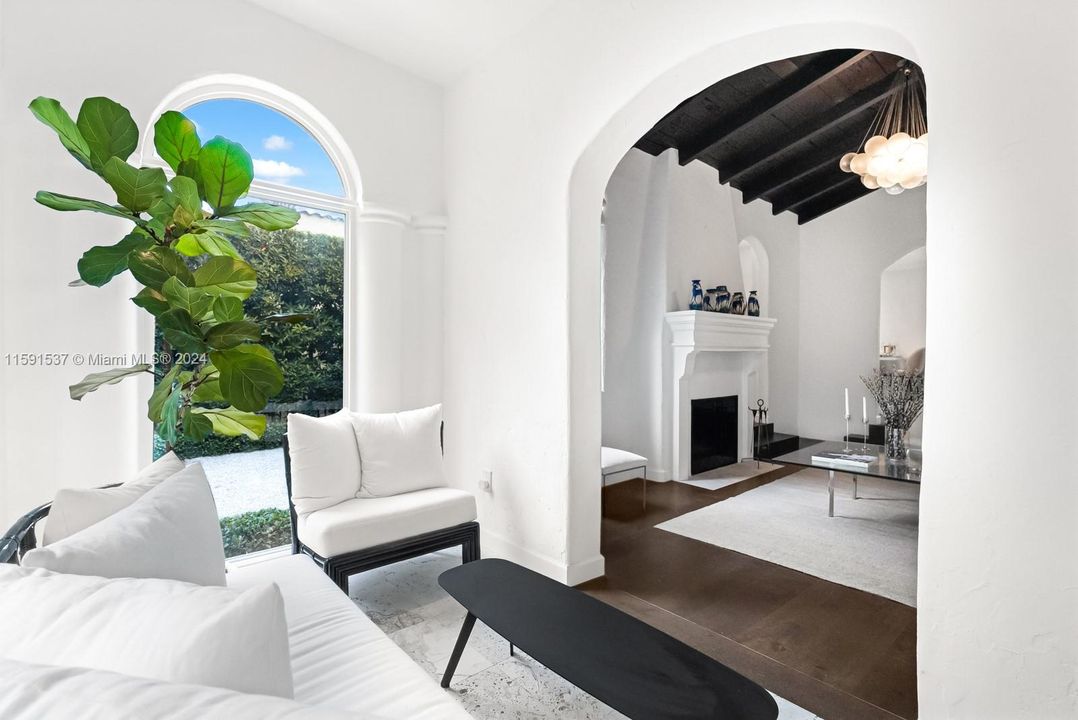 Recently Sold: $1,798,000 (2 beds, 1 baths, 1711 Square Feet)