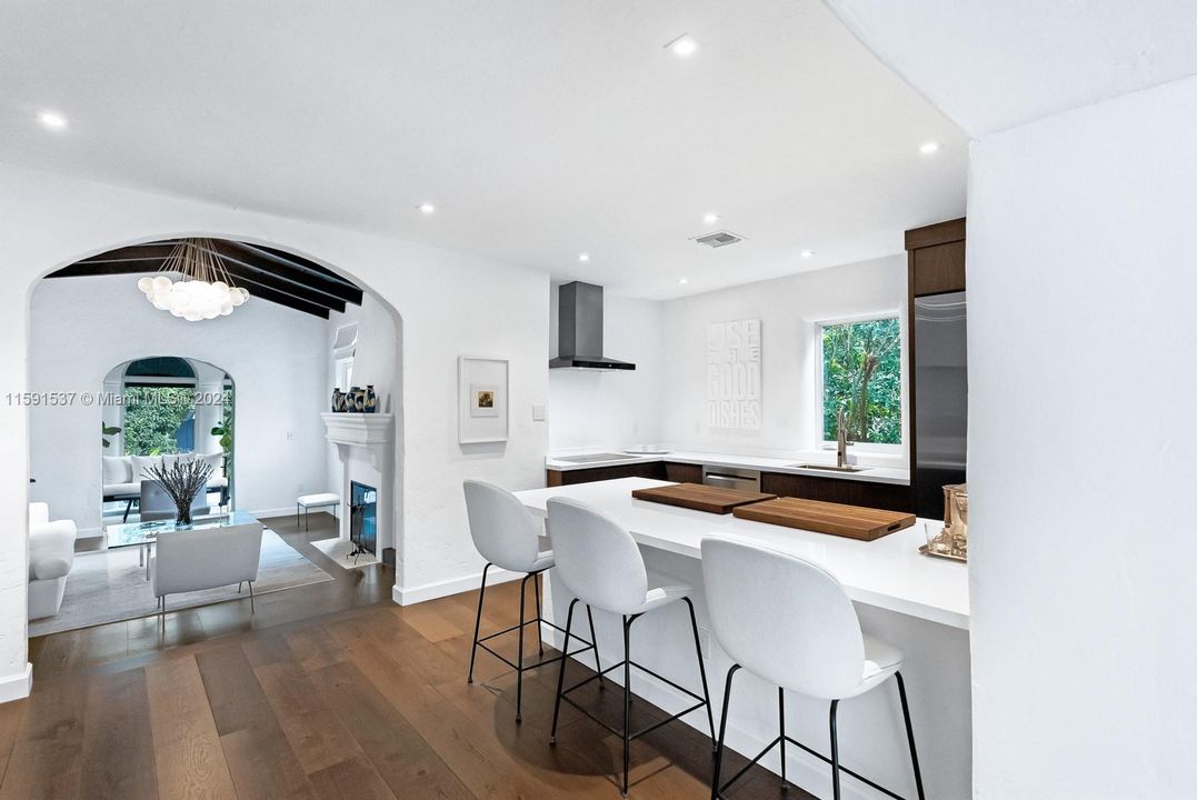 Recently Sold: $1,798,000 (2 beds, 1 baths, 1711 Square Feet)