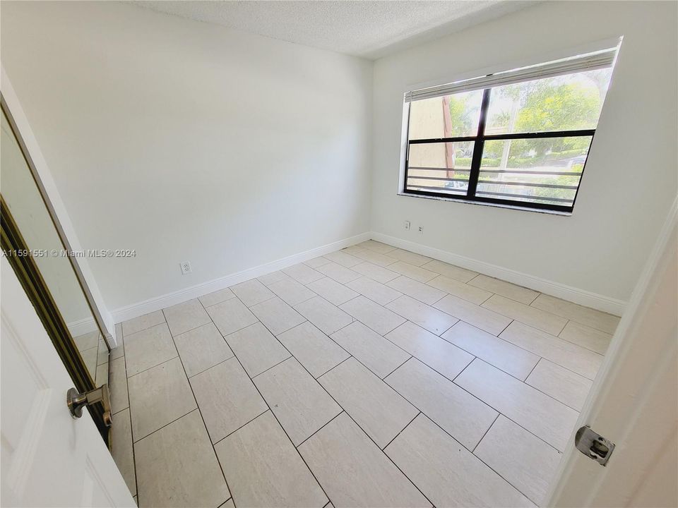 For Rent: $1,950 (2 beds, 2 baths, 800 Square Feet)