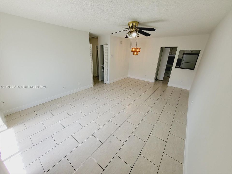 For Rent: $1,950 (2 beds, 2 baths, 800 Square Feet)