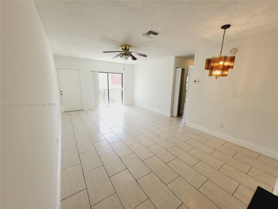 For Rent: $1,950 (2 beds, 2 baths, 800 Square Feet)