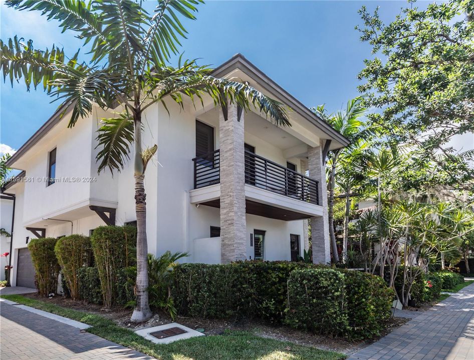 Active With Contract: $1,040,000 (3 beds, 3 baths, 0 Square Feet)