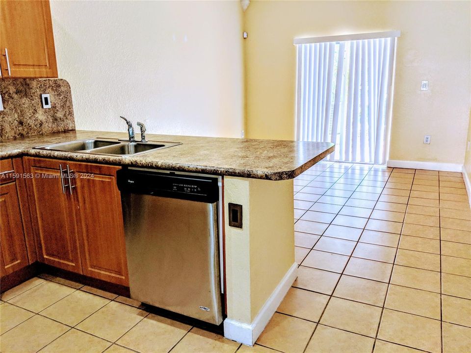 For Rent: $2,775 (3 beds, 2 baths, 1672 Square Feet)