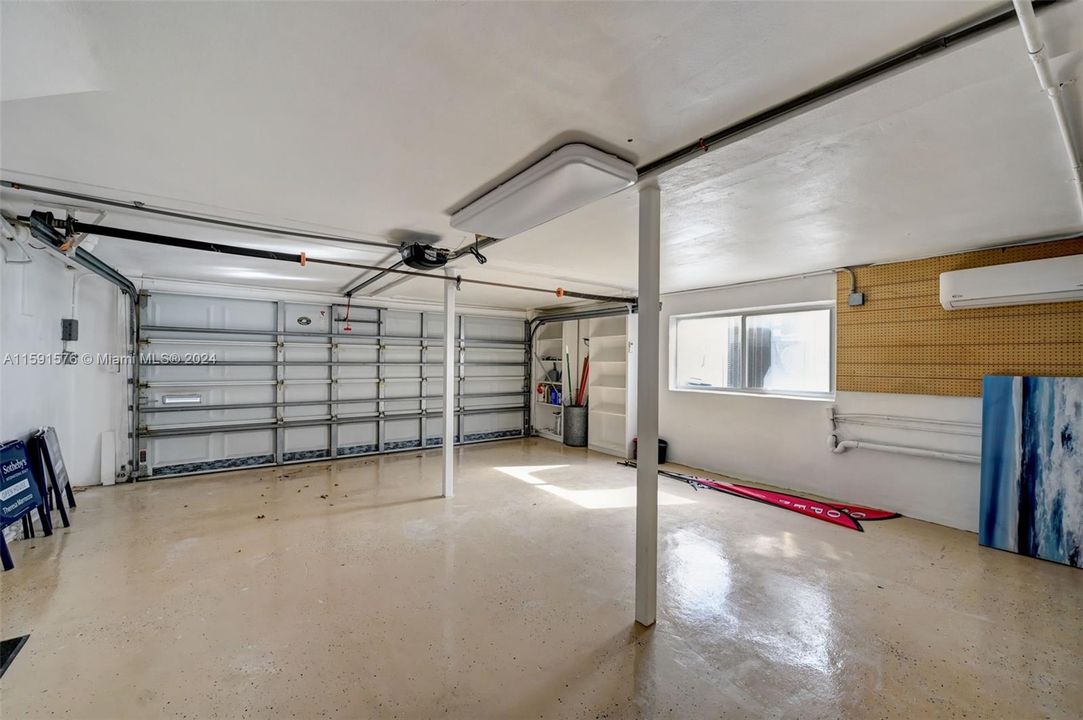 Garage with A/C (possible 4th bedroom)