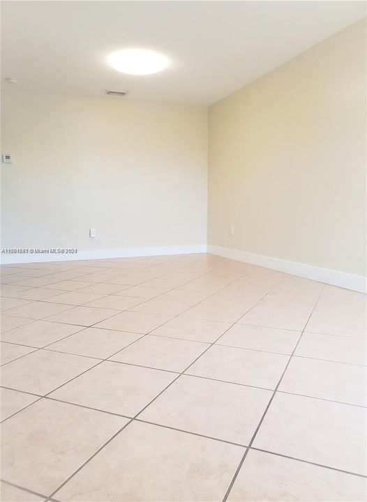Active With Contract: $2,600 (3 beds, 3 baths, 1510 Square Feet)