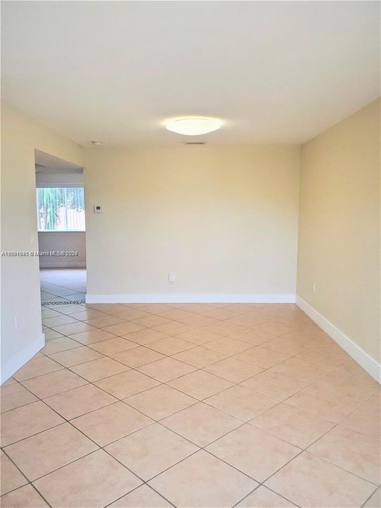 Active With Contract: $2,600 (3 beds, 3 baths, 1510 Square Feet)