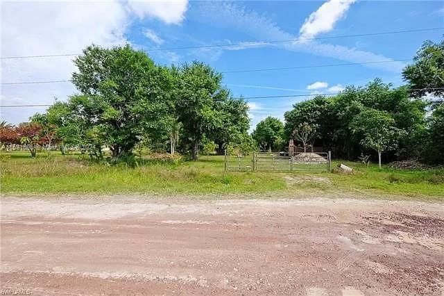 На продажу: $410,000 (2.50 acres)