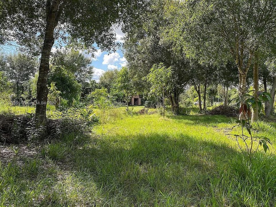 En Venta: $410,000 (2.50 acres)