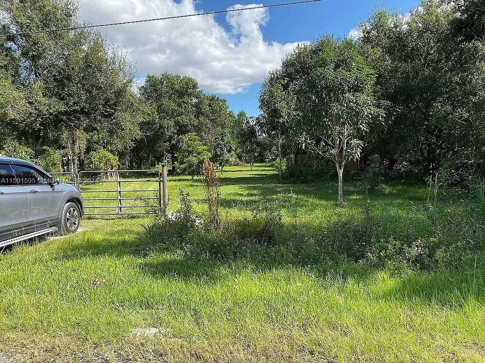 На продажу: $410,000 (2.50 acres)