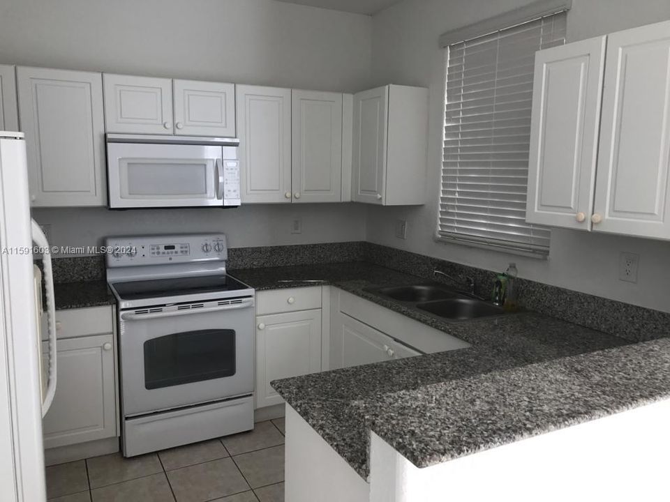 For Rent: $3,550 (3 beds, 2 baths, 1683 Square Feet)