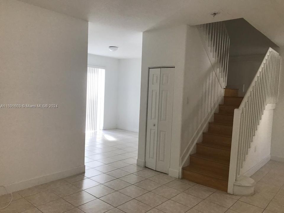 For Rent: $3,550 (3 beds, 2 baths, 1683 Square Feet)