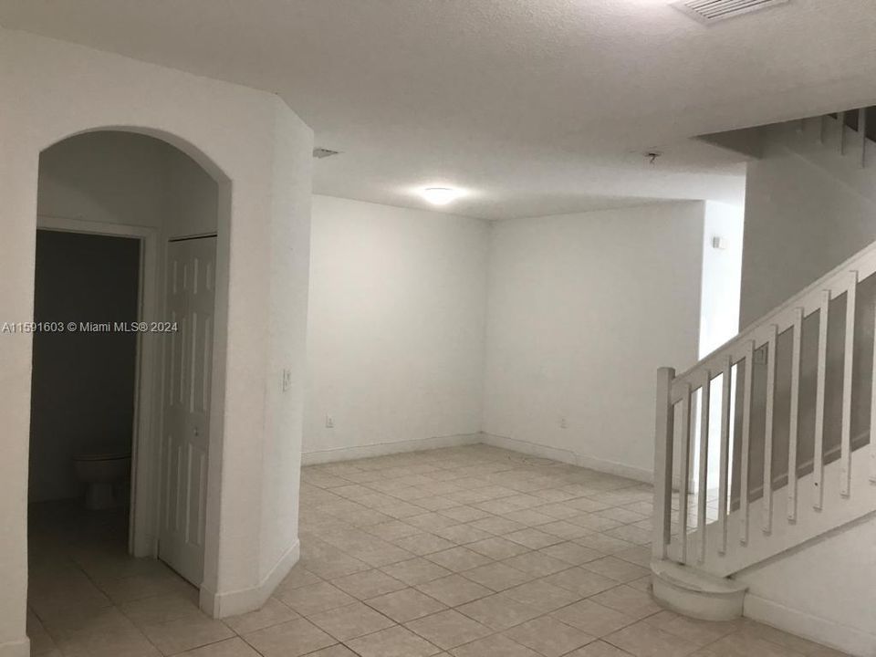 For Rent: $3,550 (3 beds, 2 baths, 1683 Square Feet)