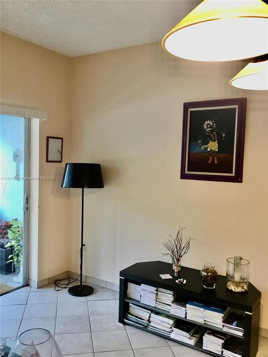 For Rent: $2,300 (1 beds, 1 baths, 598 Square Feet)