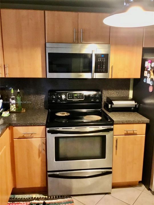 For Rent: $2,300 (1 beds, 1 baths, 598 Square Feet)