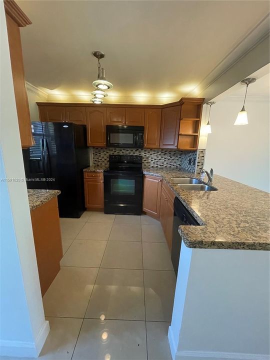 For Rent: $2,000 (2 beds, 2 baths, 1025 Square Feet)