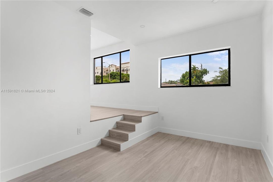 Active With Contract: $789,000 (3 beds, 2 baths, 1860 Square Feet)