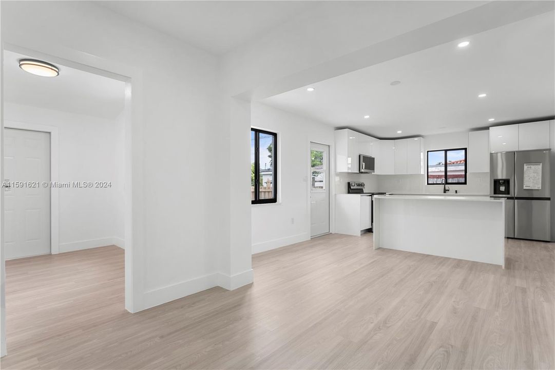 Active With Contract: $789,000 (3 beds, 2 baths, 1860 Square Feet)