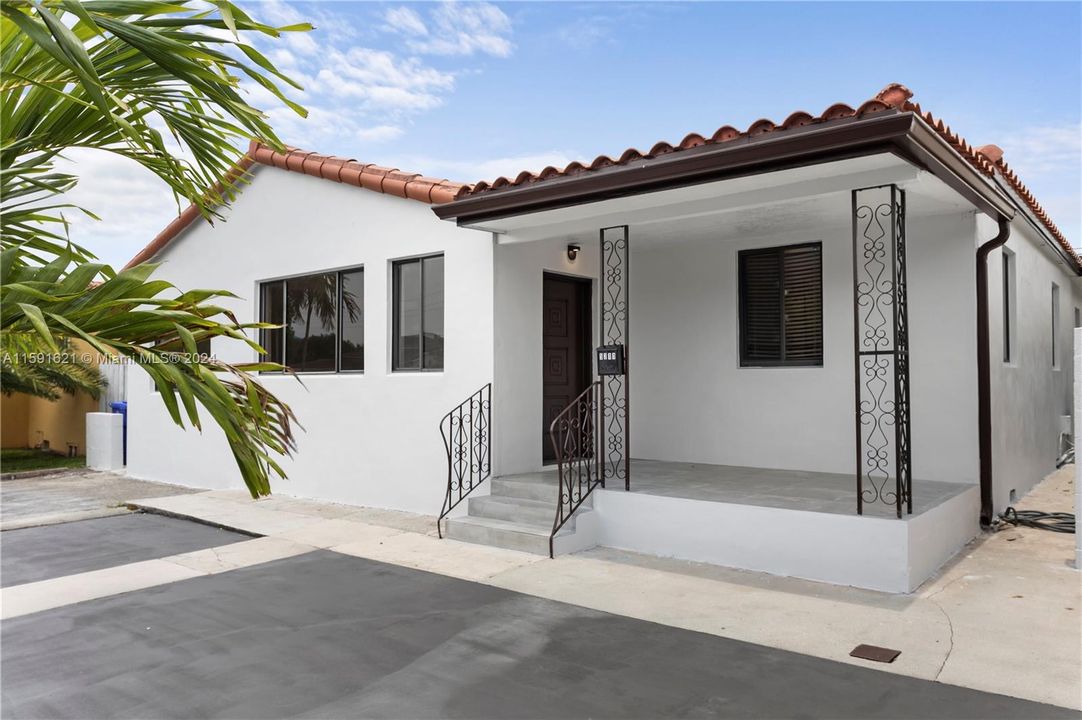 Active With Contract: $789,000 (3 beds, 2 baths, 1860 Square Feet)