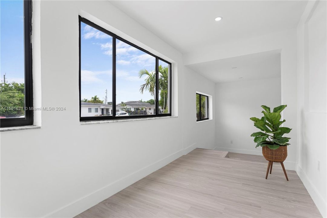 Active With Contract: $789,000 (3 beds, 2 baths, 1860 Square Feet)