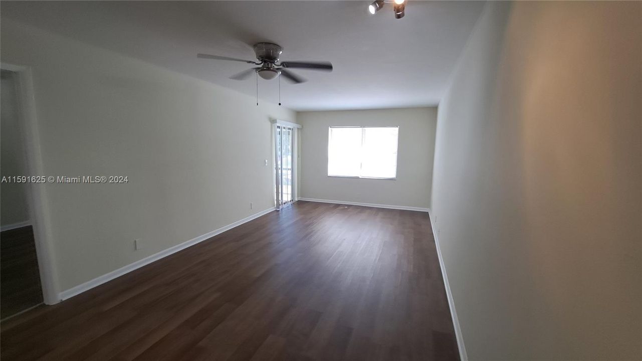 Active With Contract: $2,000 (2 beds, 2 baths, 1007 Square Feet)