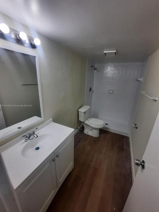 Active With Contract: $2,000 (2 beds, 2 baths, 1007 Square Feet)