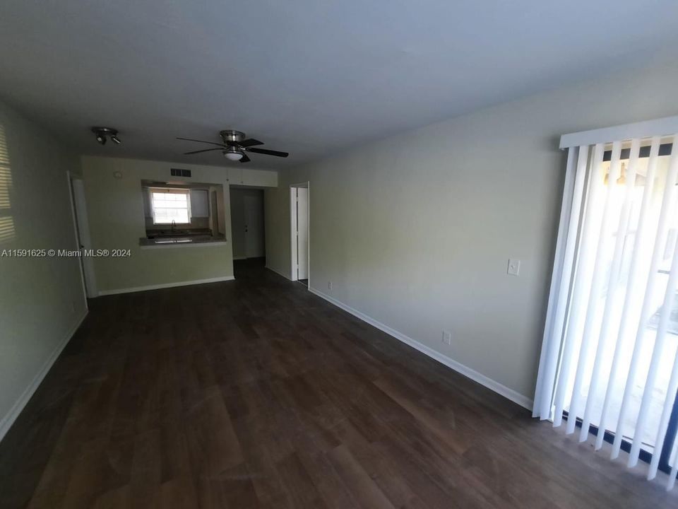 Active With Contract: $2,000 (2 beds, 2 baths, 1007 Square Feet)