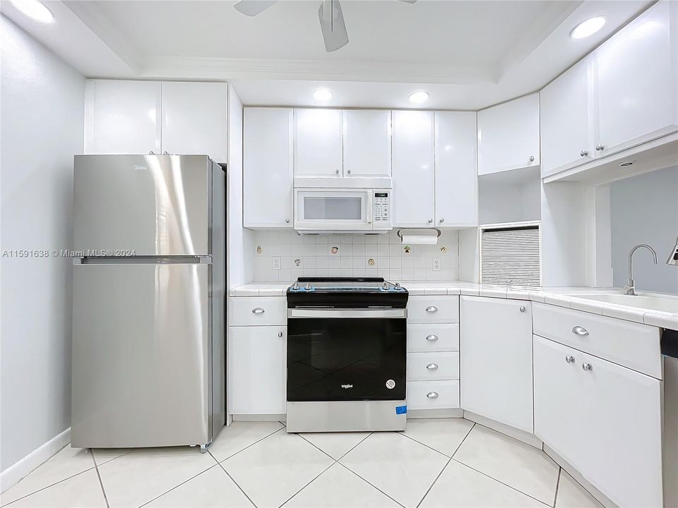 For Rent: $2,100 (2 beds, 2 baths, 1100 Square Feet)