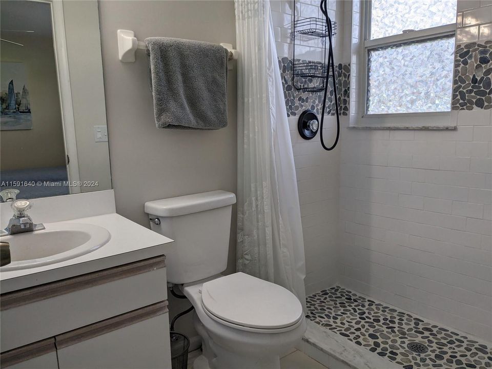 For Rent: $1,950 (2 beds, 2 baths, 1140 Square Feet)