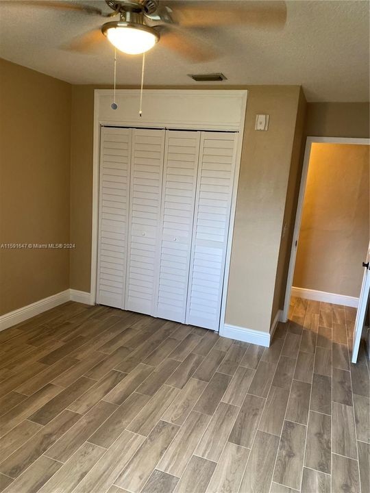 For Sale: $279,000 (1 beds, 1 baths, 720 Square Feet)