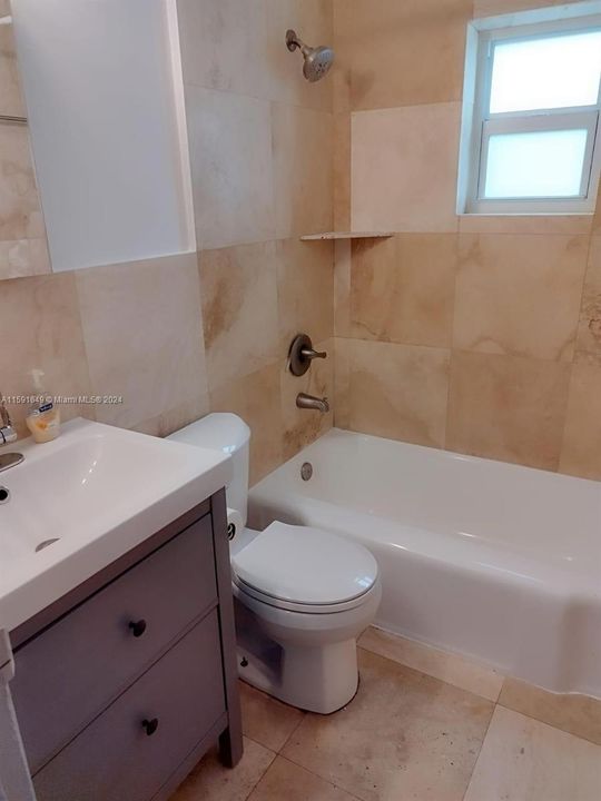 Active With Contract: $2,550 (2 beds, 1 baths, 780 Square Feet)