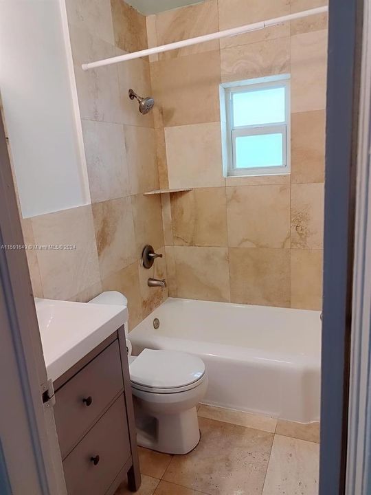 Active With Contract: $2,550 (2 beds, 1 baths, 780 Square Feet)