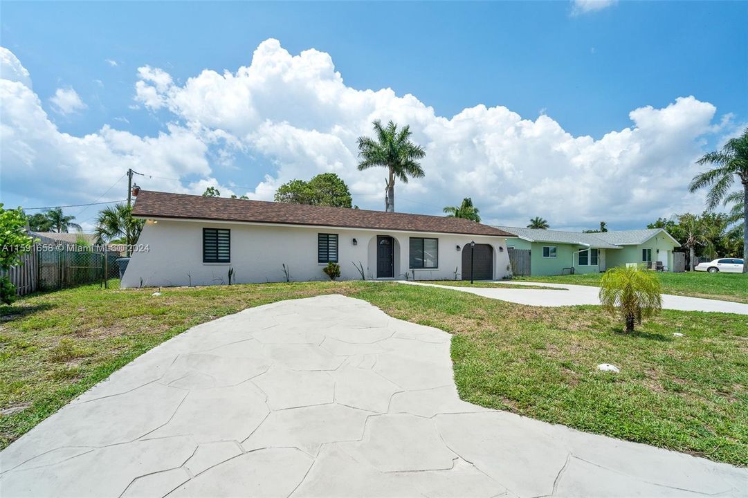 For Sale: $550,000 (3 beds, 2 baths, 1468 Square Feet)