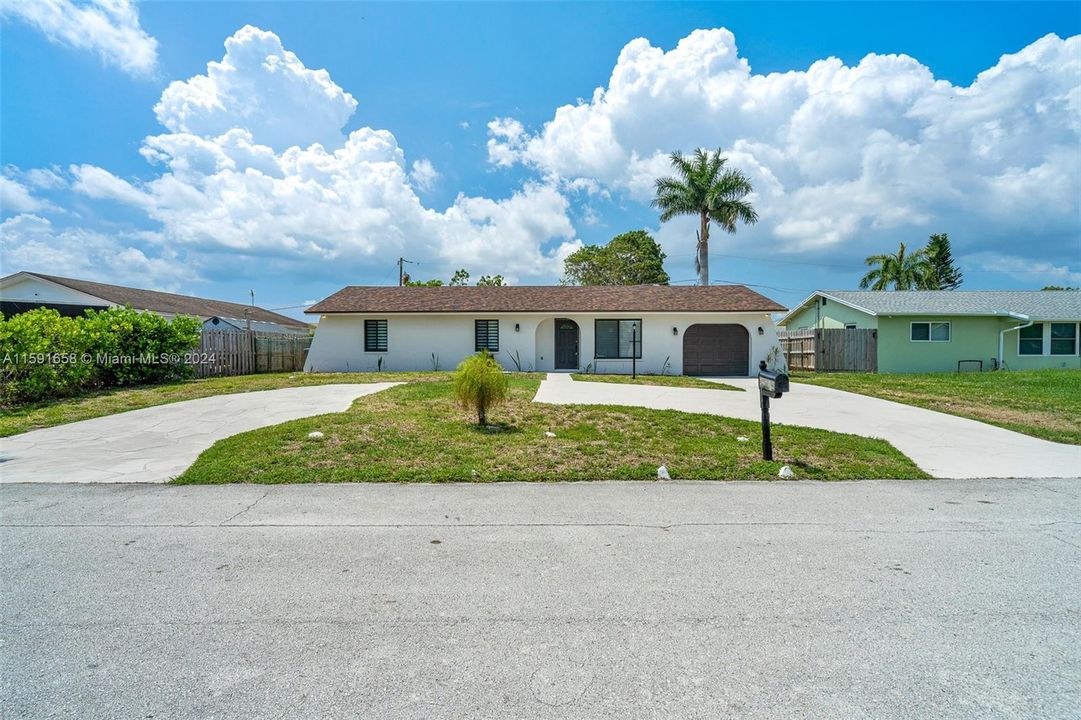 For Sale: $550,000 (3 beds, 2 baths, 1468 Square Feet)