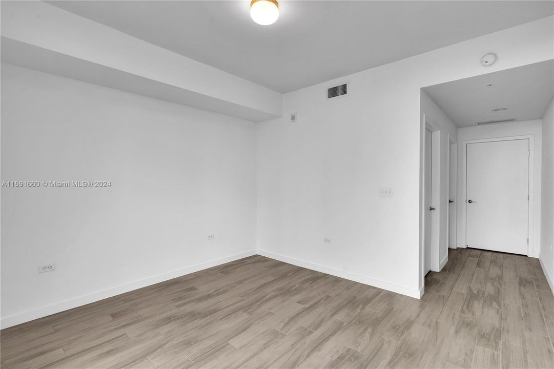 Recently Rented: $3,300 (1 beds, 1 baths, 819 Square Feet)