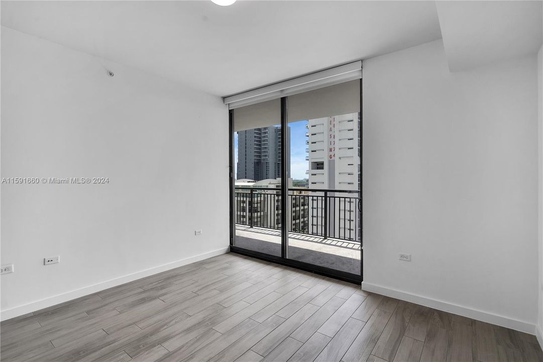 Recently Rented: $3,300 (1 beds, 1 baths, 819 Square Feet)