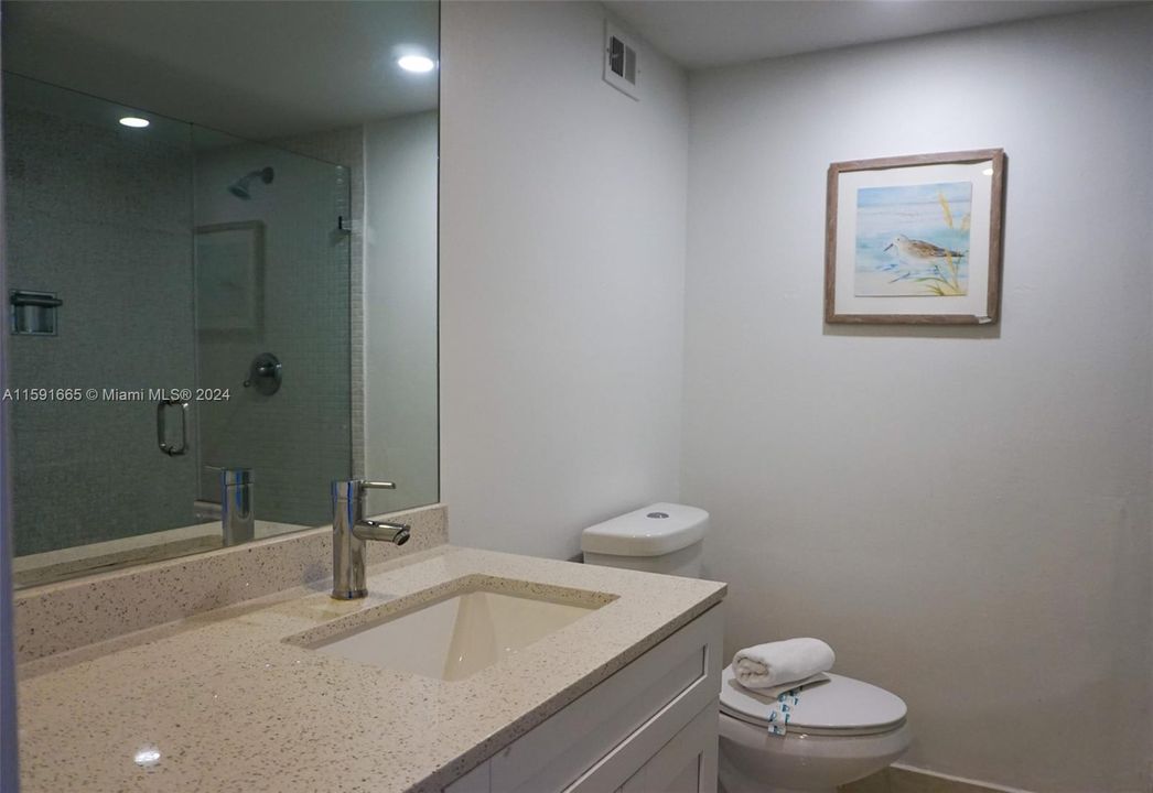 For Sale: $590,500 (2 beds, 2 baths, 960 Square Feet)