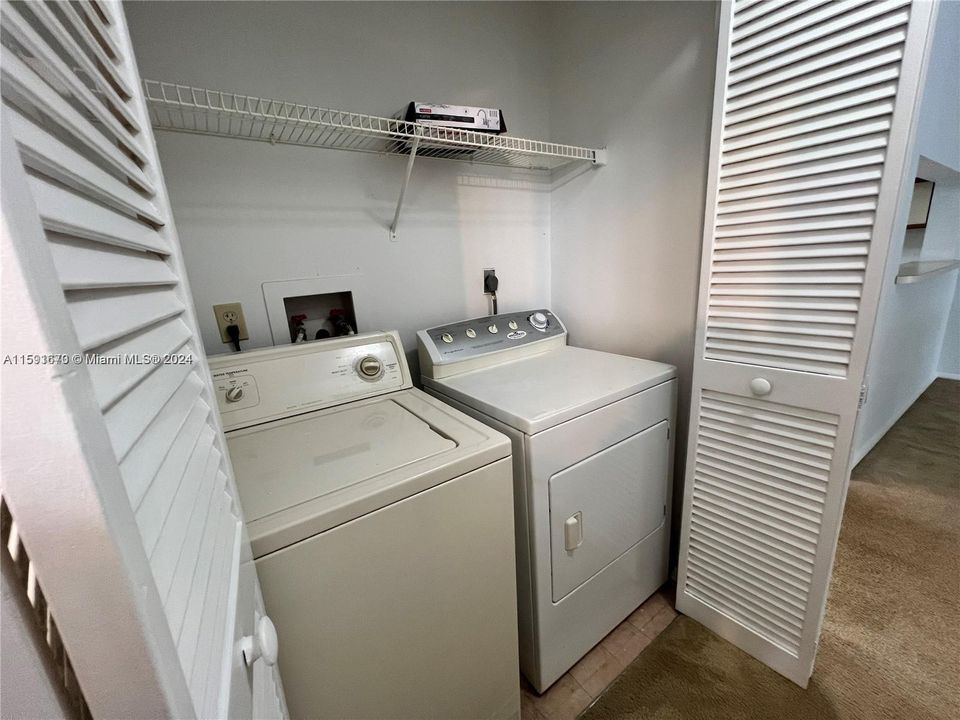 Active With Contract: $1,800 (1 beds, 1 baths, 770 Square Feet)