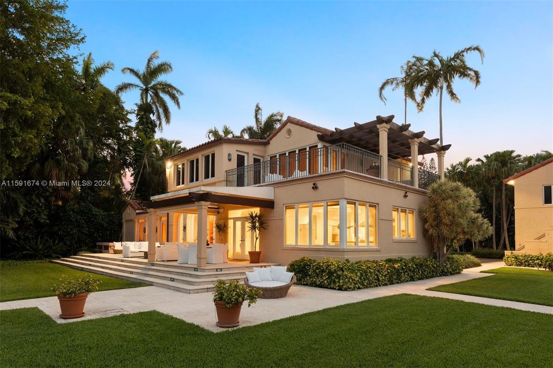 Recently Sold: $12,650,000 (4 beds, 4 baths, 6360 Square Feet)