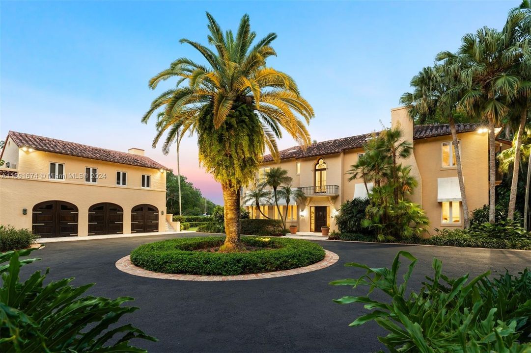 Recently Sold: $12,650,000 (4 beds, 4 baths, 6360 Square Feet)