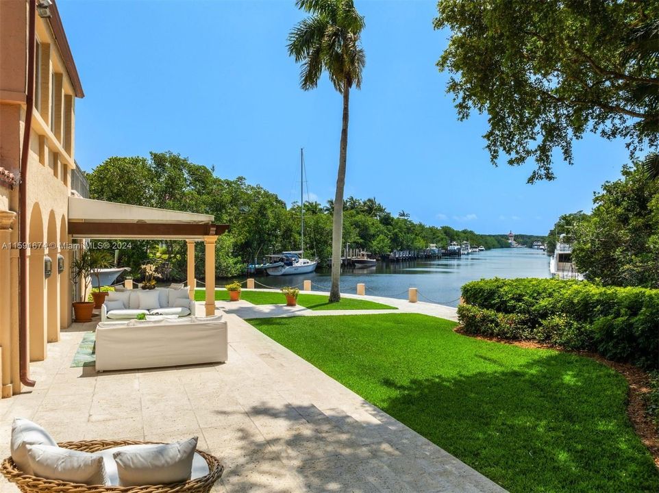 Recently Sold: $12,650,000 (4 beds, 4 baths, 6360 Square Feet)