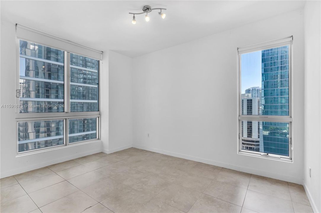 For Sale: $650,000 (2 beds, 2 baths, 1017 Square Feet)