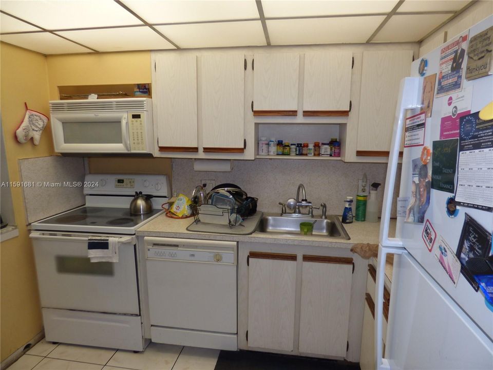 For Sale: $159,000 (1 beds, 1 baths, 740 Square Feet)