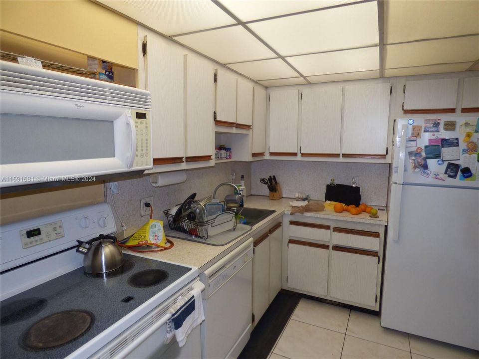 For Sale: $159,000 (1 beds, 1 baths, 740 Square Feet)