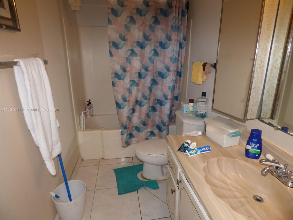 For Sale: $159,000 (1 beds, 1 baths, 740 Square Feet)