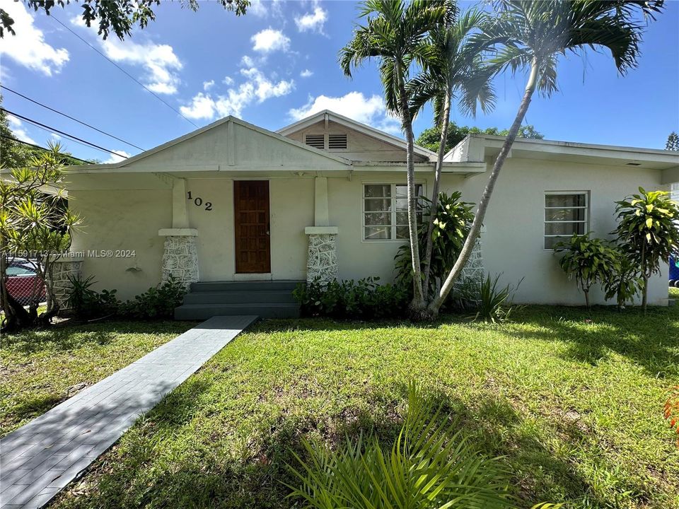 For Sale: $1,740,000 (4 beds, 2 baths, 1602 Square Feet)