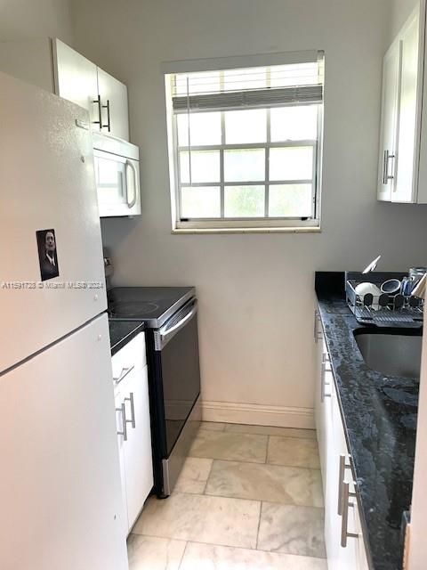 For Rent: $1,900 (1 beds, 1 baths, 446 Square Feet)